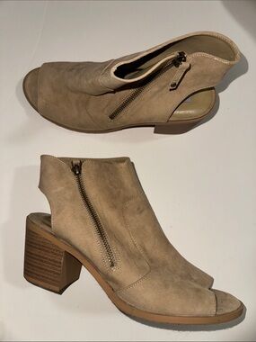 Unleashed Taupe Suede Peep-Toe Block Heel Booties size 9